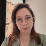 Estudiante de inglés en oficina